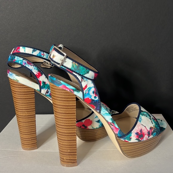 Size 7.5 Blue Floral Wood Block Platform Heels - Picture 3 of 4